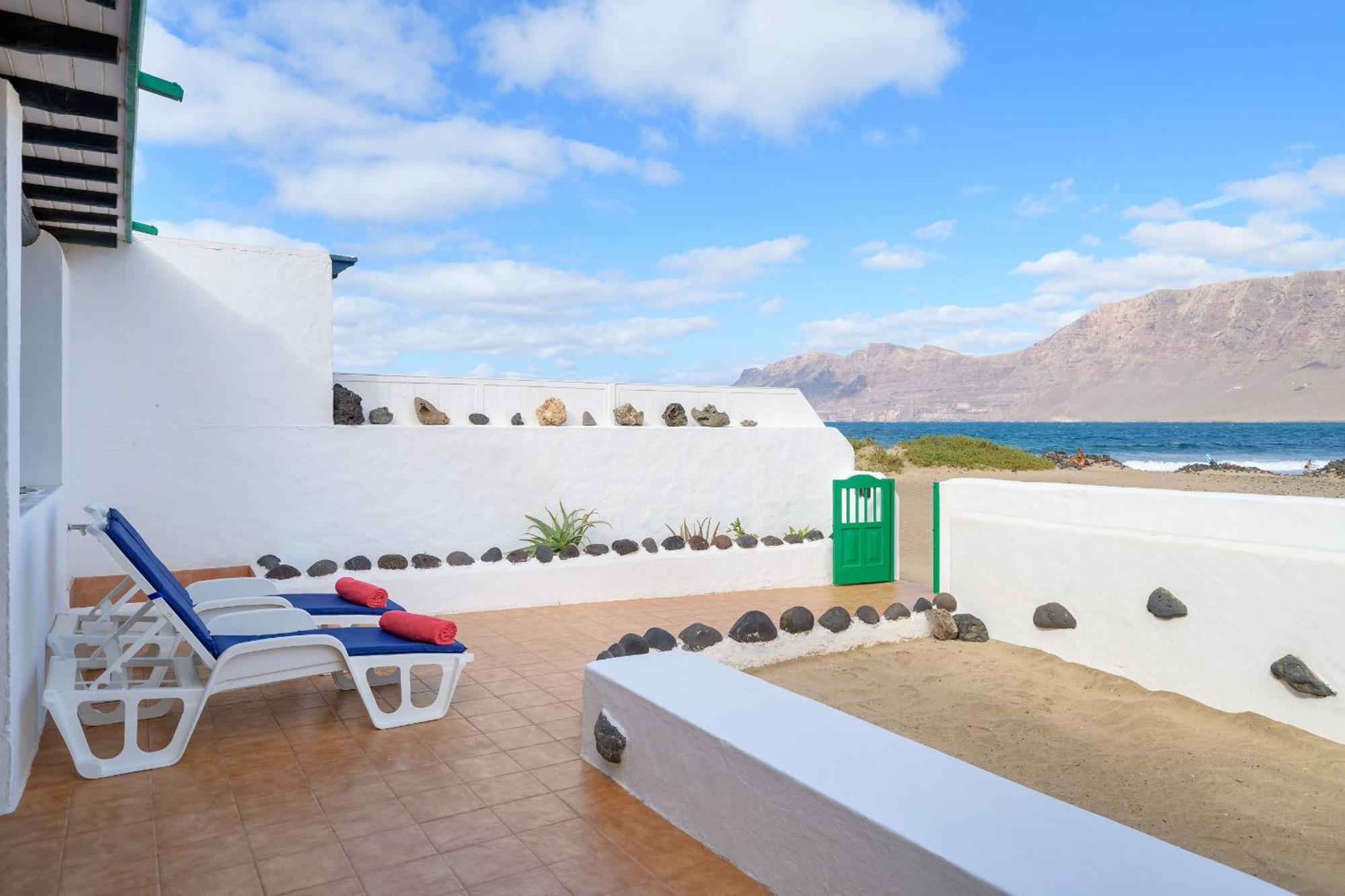 Famara Caracolillos, La Casa Luaran gambar